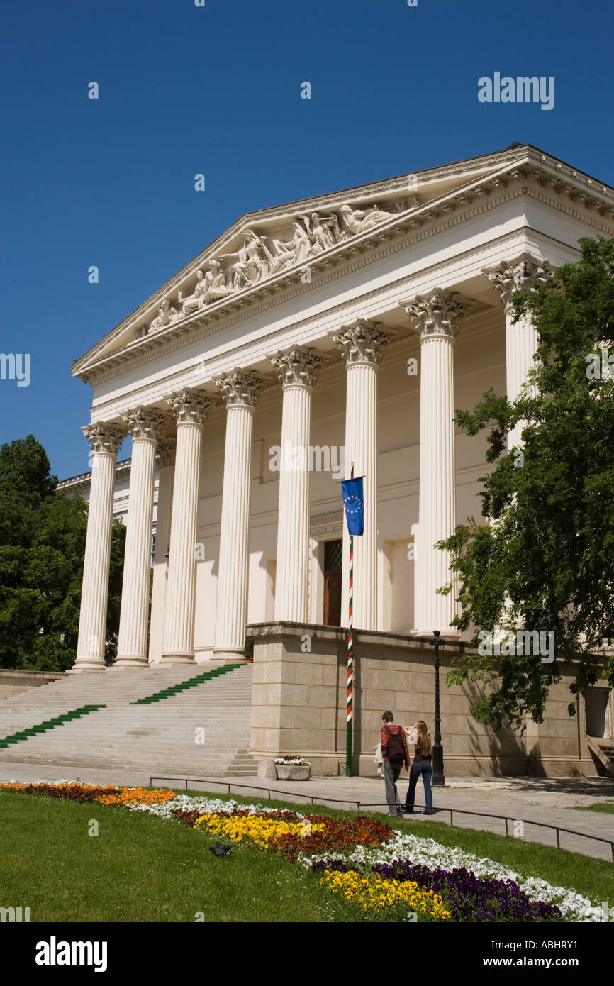 HUNGARIAN NATIONAL MUSEUM HOURS visual data 2