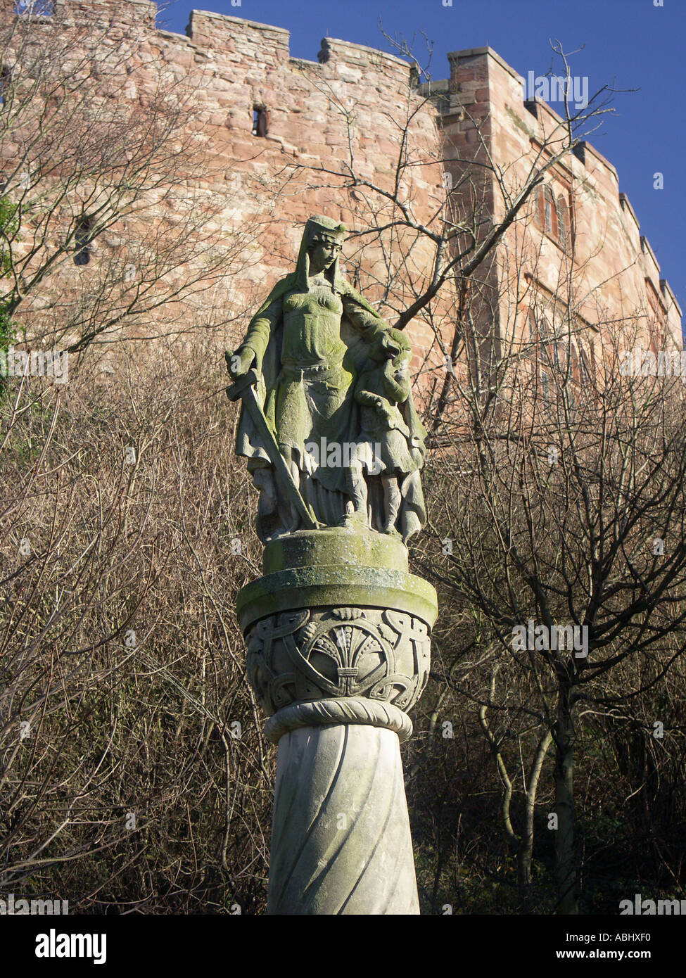 Ethelfleda Statue Castle Grounds Tamworth 1 Stock Photo Alamy