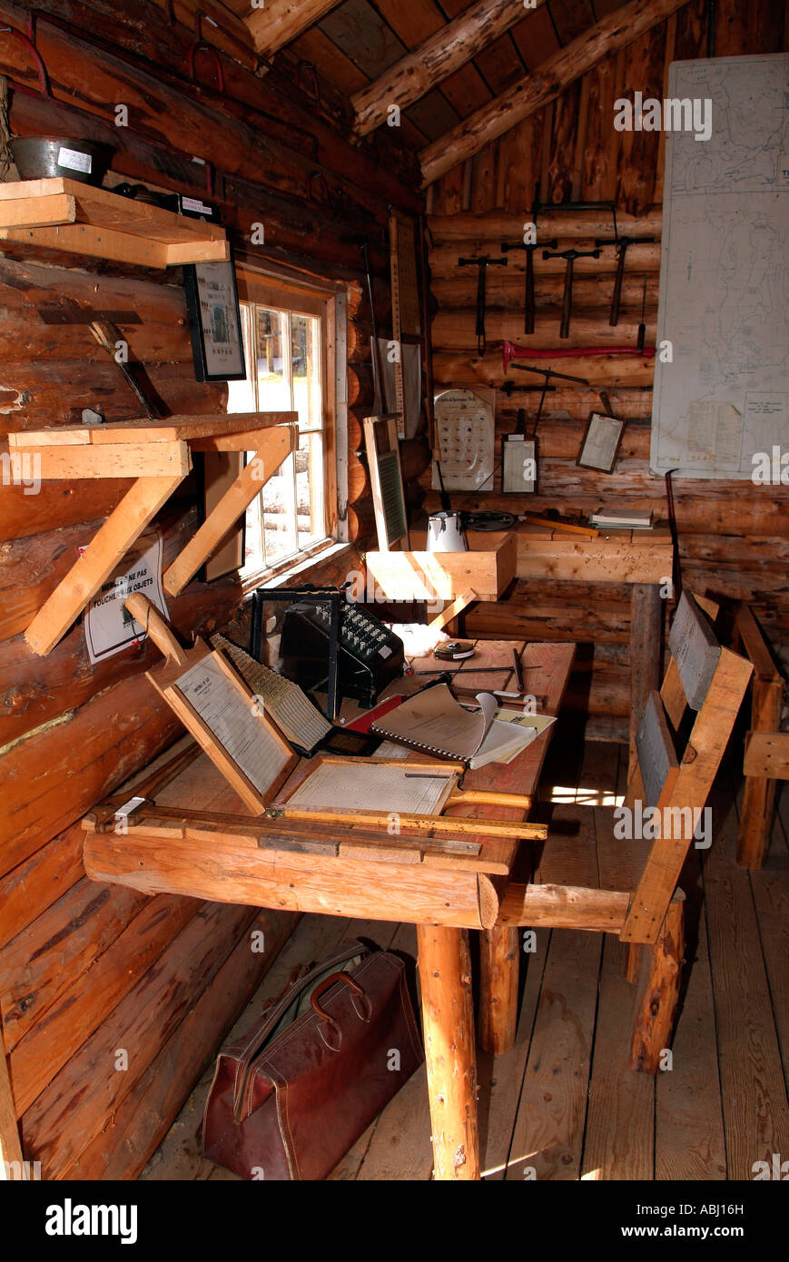 Traditional lumberjack wooden house, North of Quebec Stock Photo Alamy