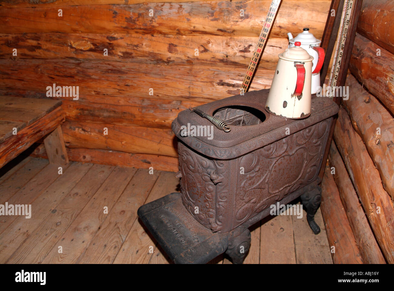 Traditional lumberjack wooden house, North of Quebec Stock Photo Alamy