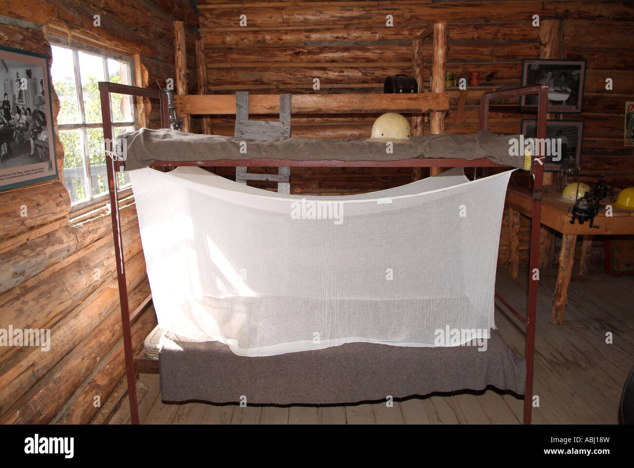 Traditional lumberjack wooden house, North of Quebec Stock Photo Alamy