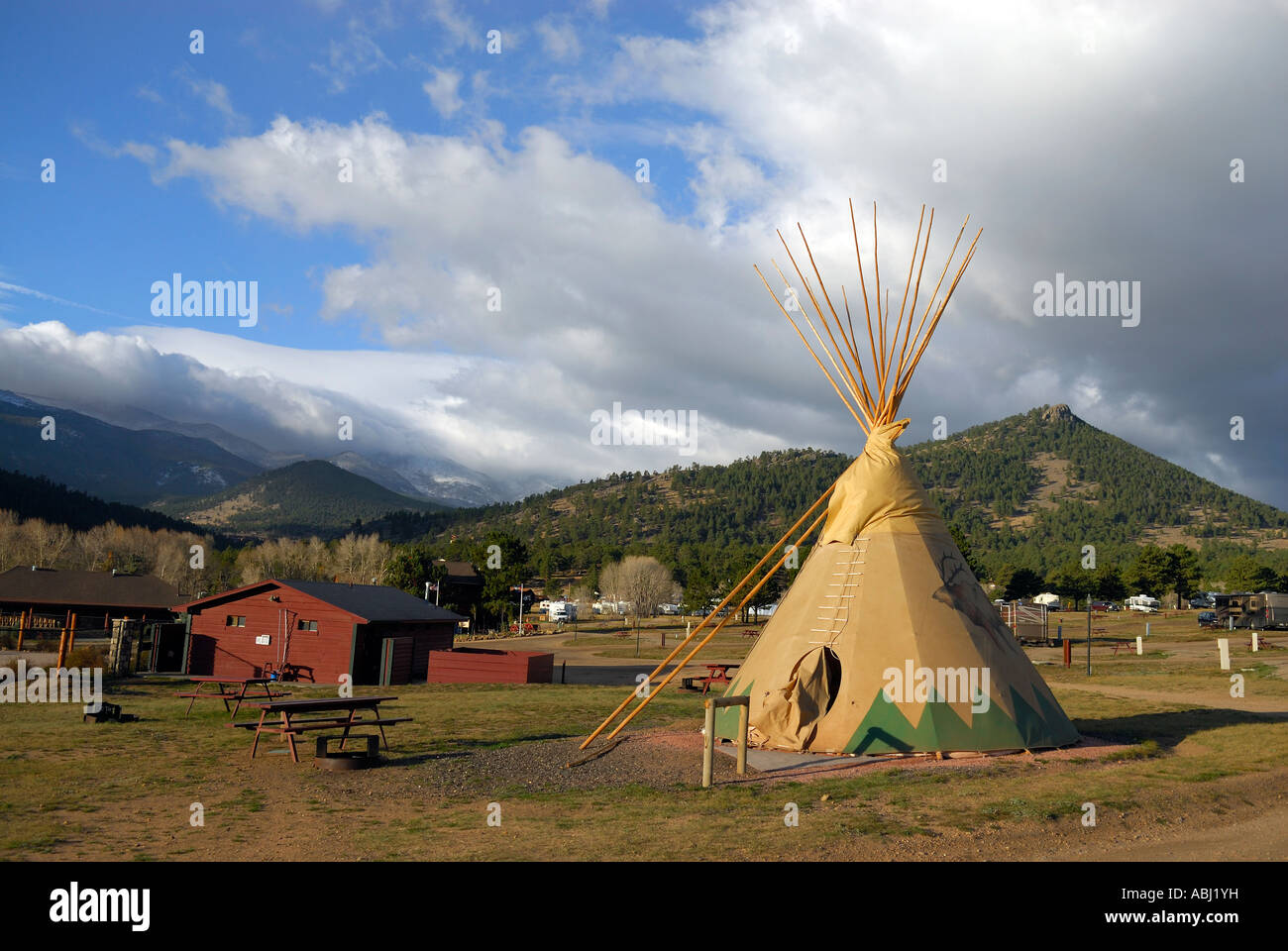 Tipi and indian hi-res stock photography and images - Alamy