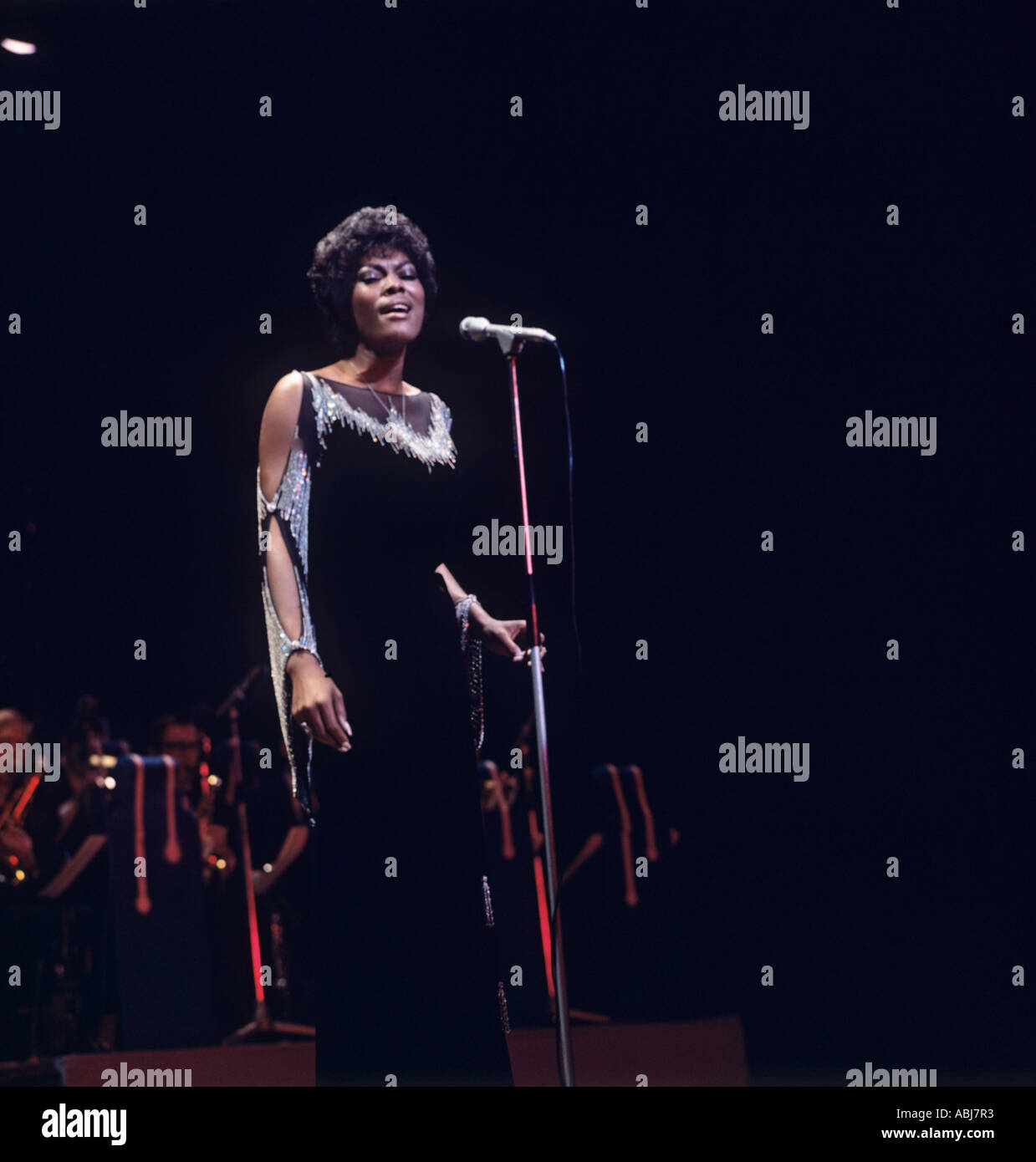 Dionne Warwick sings at a Royal Command performance at the London Palladium. Stock Photo