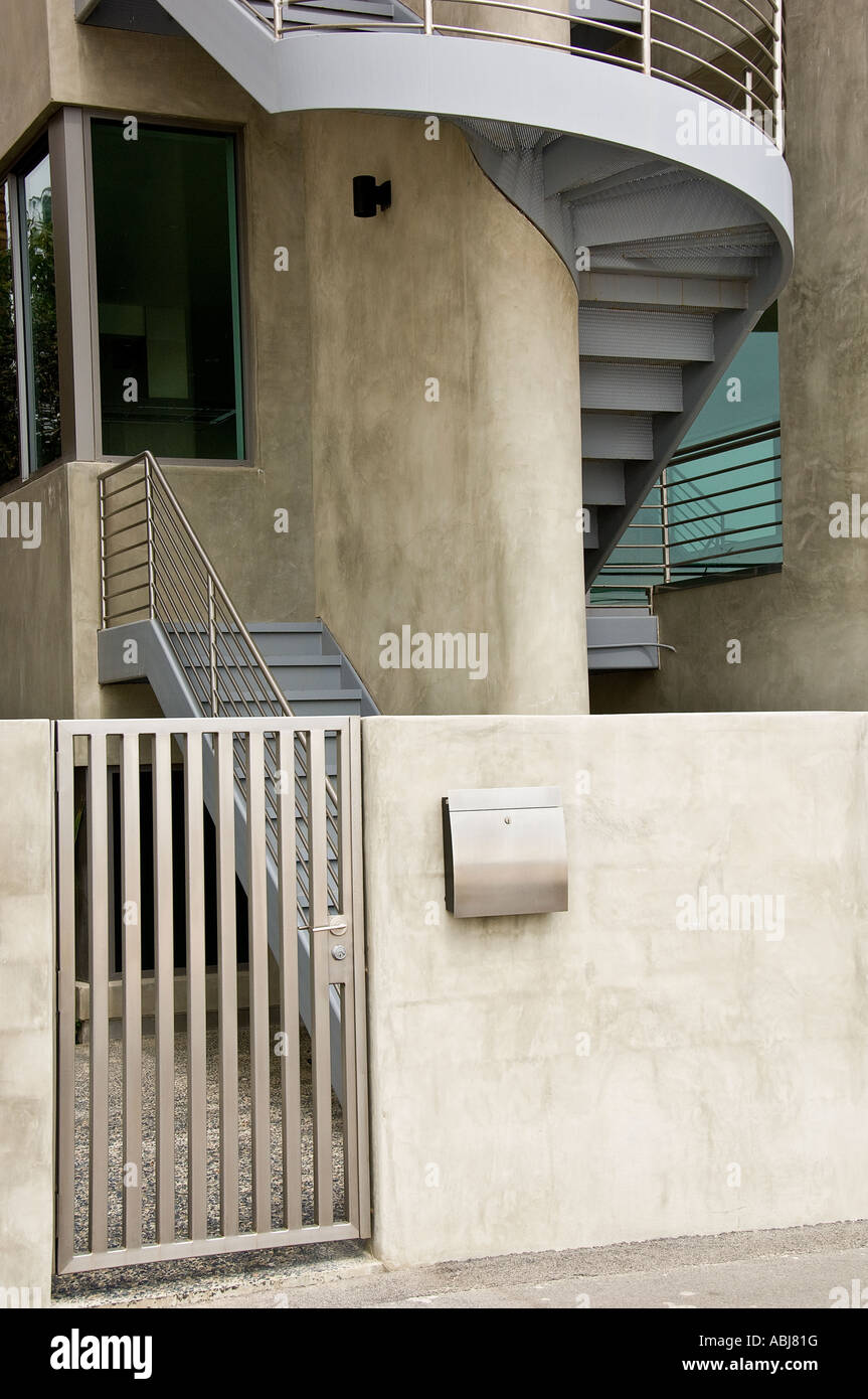modern California home gate and entrance way Stock Photo - Alamy