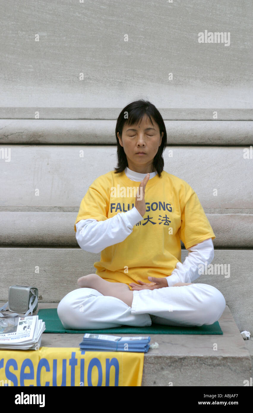 A Falun Gong protester in New York City, USA, protesting the Chinese government crackdown on the organization Stock Photo