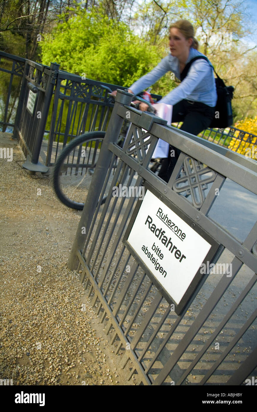 Absteigen hi-res stock photography and images - Alamy