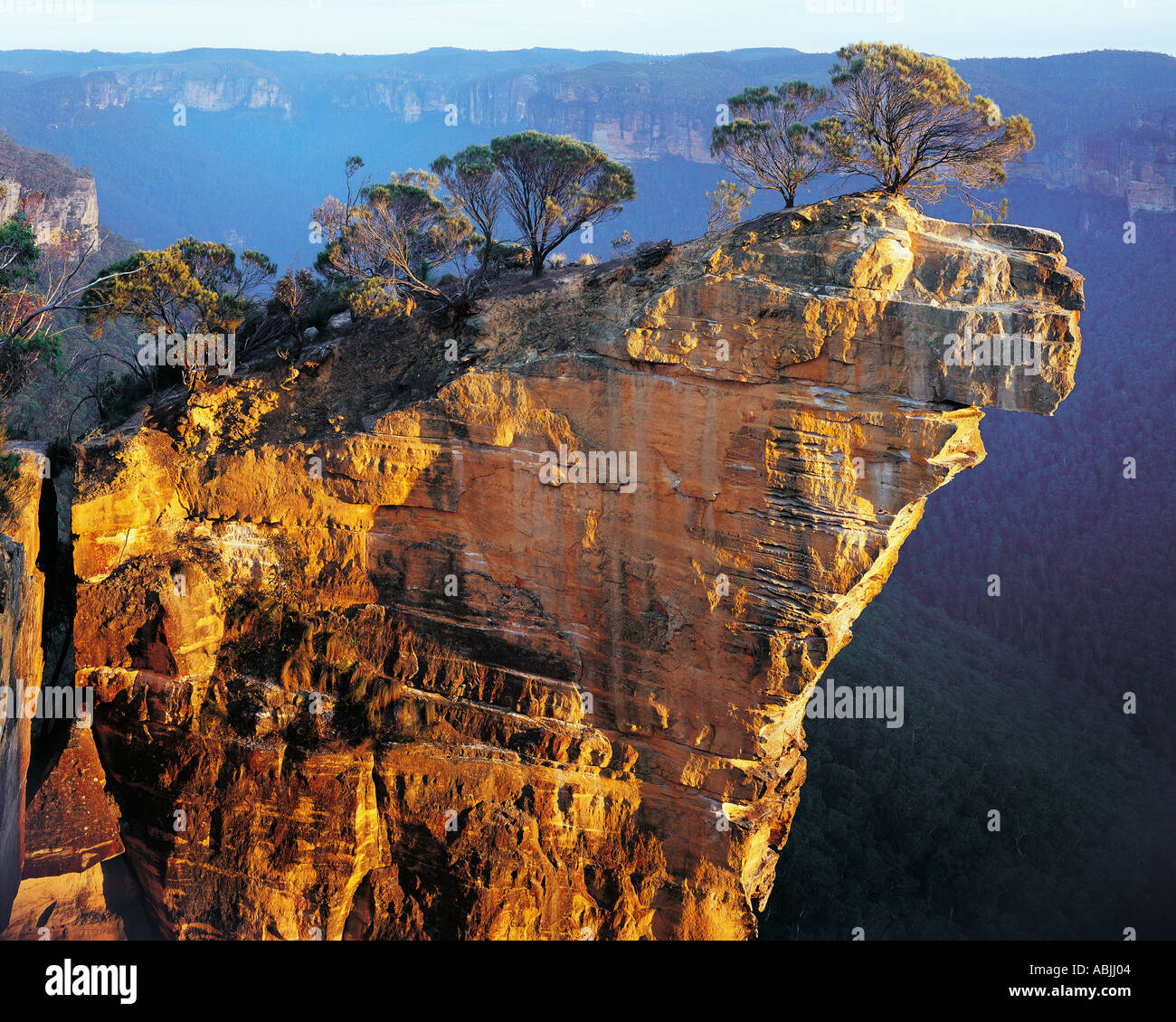 Hanging Rock At Sunrise Blue Mountains World Heritage National Park New South Wales Australia Stock Photo Alamy