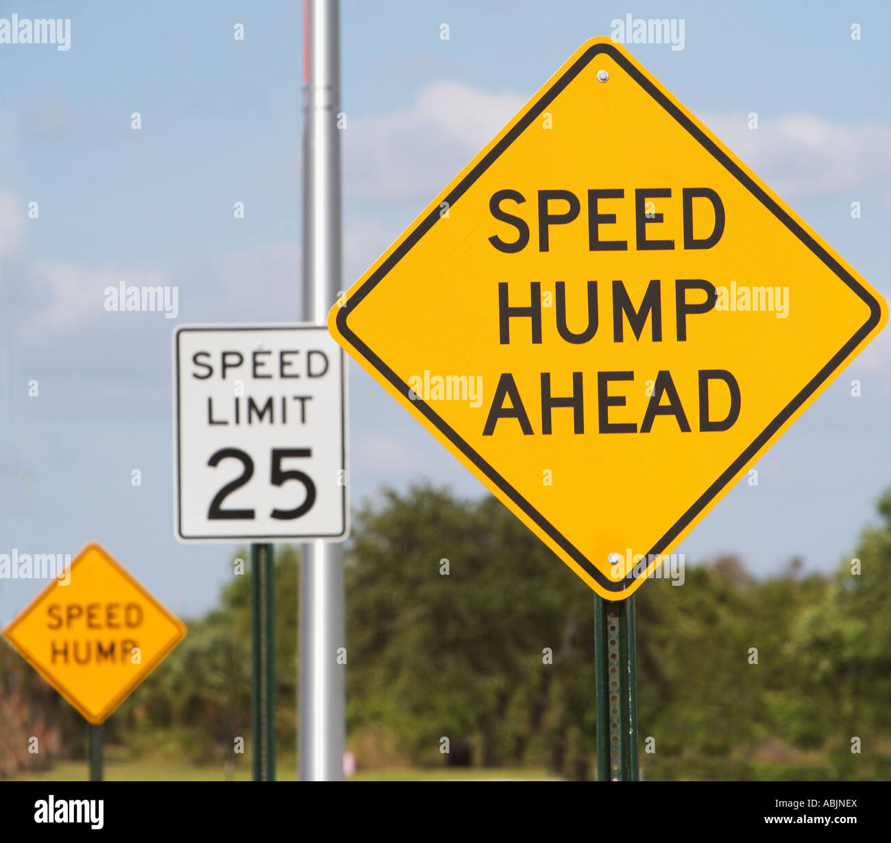 25 Mph Speed Limit Sign Stock Photos & 25 Mph Speed Limit Sign Stock Images Alamy