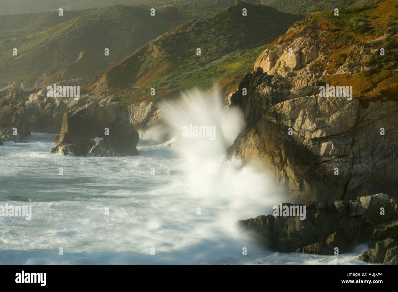 Ocean waves on rock shore hi-res stock photography and images - Alamy