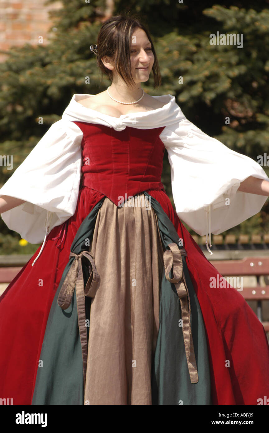 Traditional old costumes dance performed by young dancers in Sandomierz ...