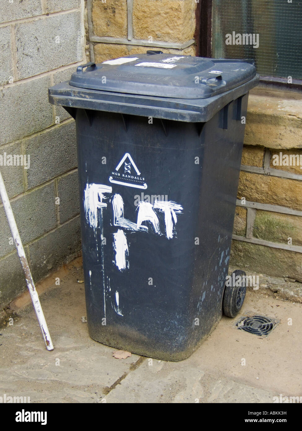 Wheelie bin for flat 1 paint Stock Photo Alamy