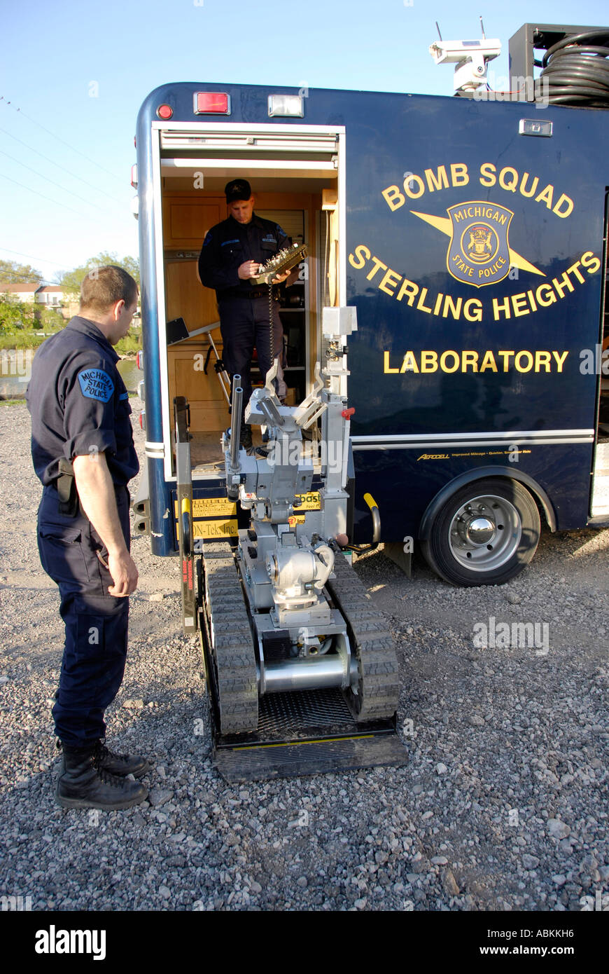 Bomb squads from throughout Michigan conduct training missions in