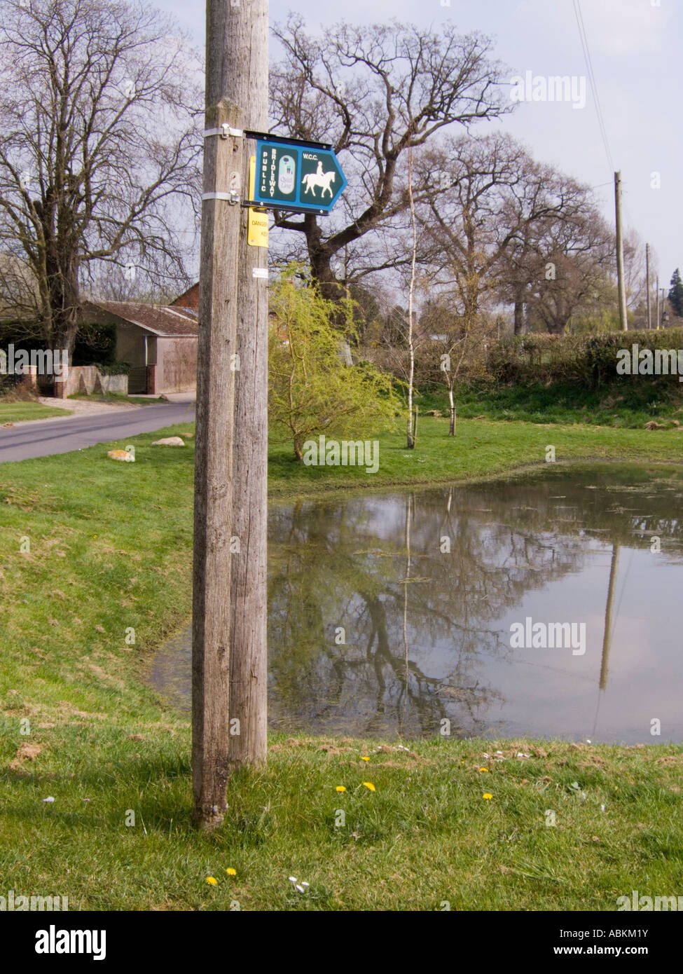 Broad Street Bottlesford Wiltshire England Bridalway sign Stock Photo