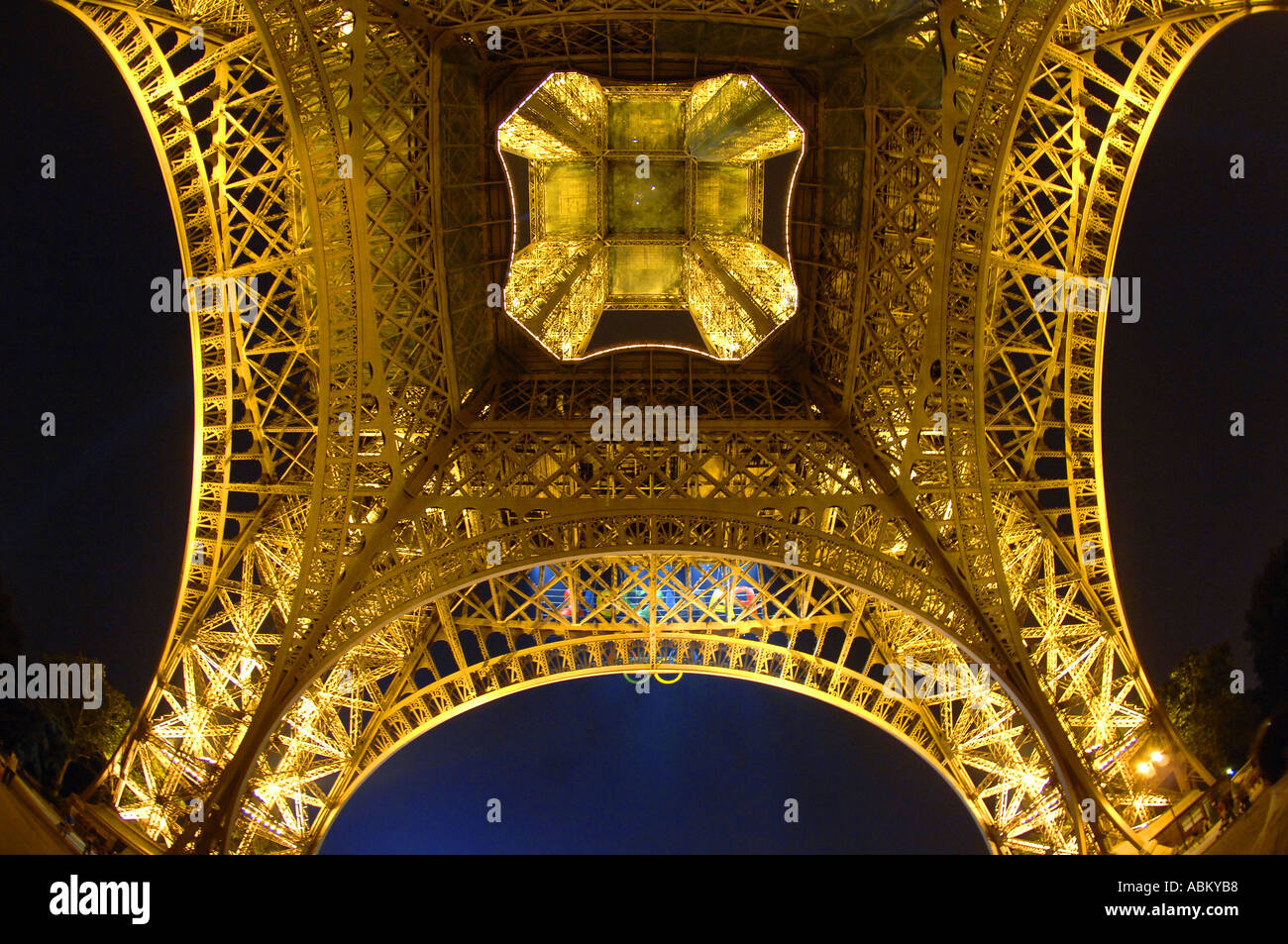 EIFFEL TOWER GLOW