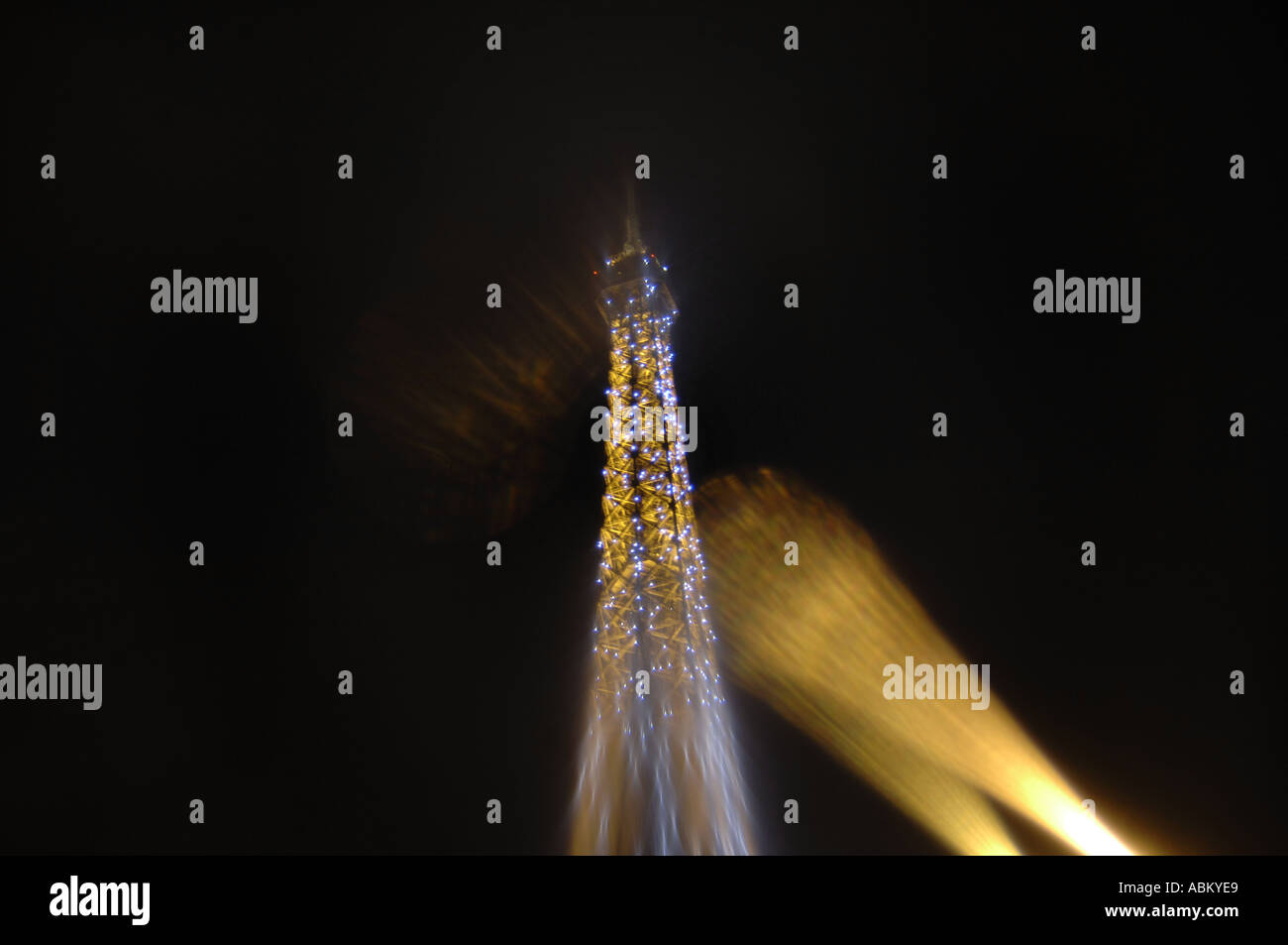 Gold glow eiffel tower hi-res stock photography and images - Alamy
