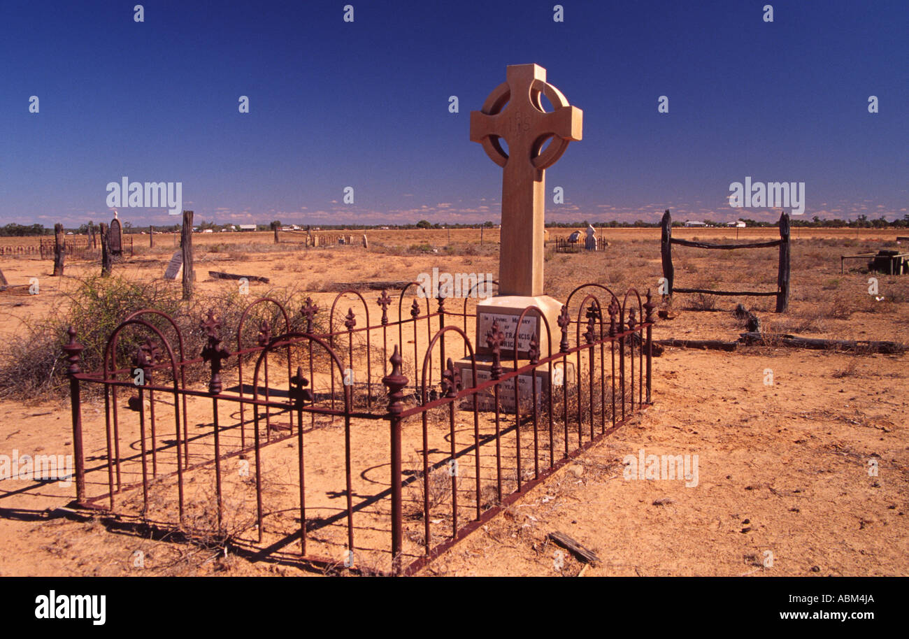 Abandoned cemetery outback australia hi-res stock photography and ...