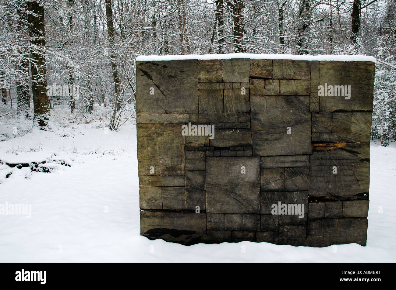 Cube sculpture hi-res stock photography and images - Alamy