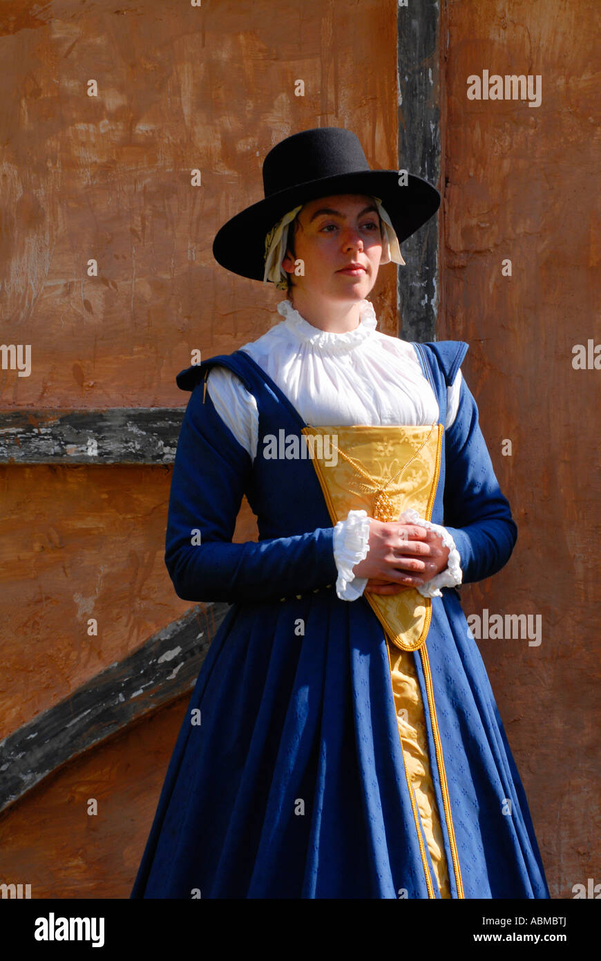 Elizabethan costume hi-res stock photography and images - Alamy