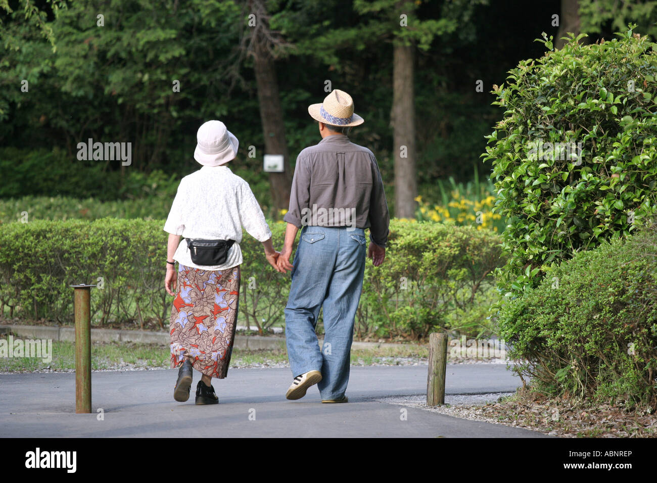 a couple in the park Stock Photo - Alamy