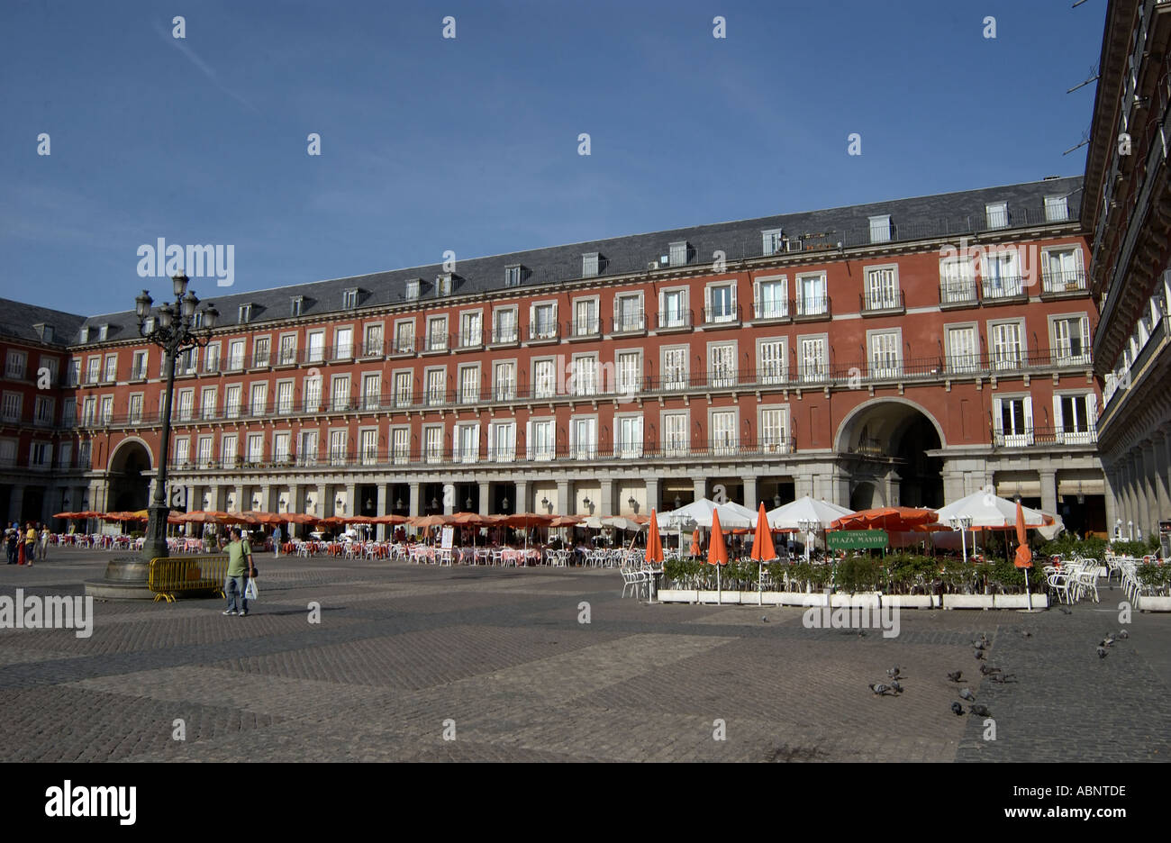 Madrid plaza mayor cafes hi-res stock photography and images - Alamy