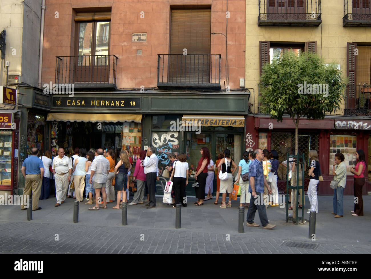 People queue outside Calle Toledo N° 18", Casa Hernanz, Madrid Spain Stock  Photo - Alamy