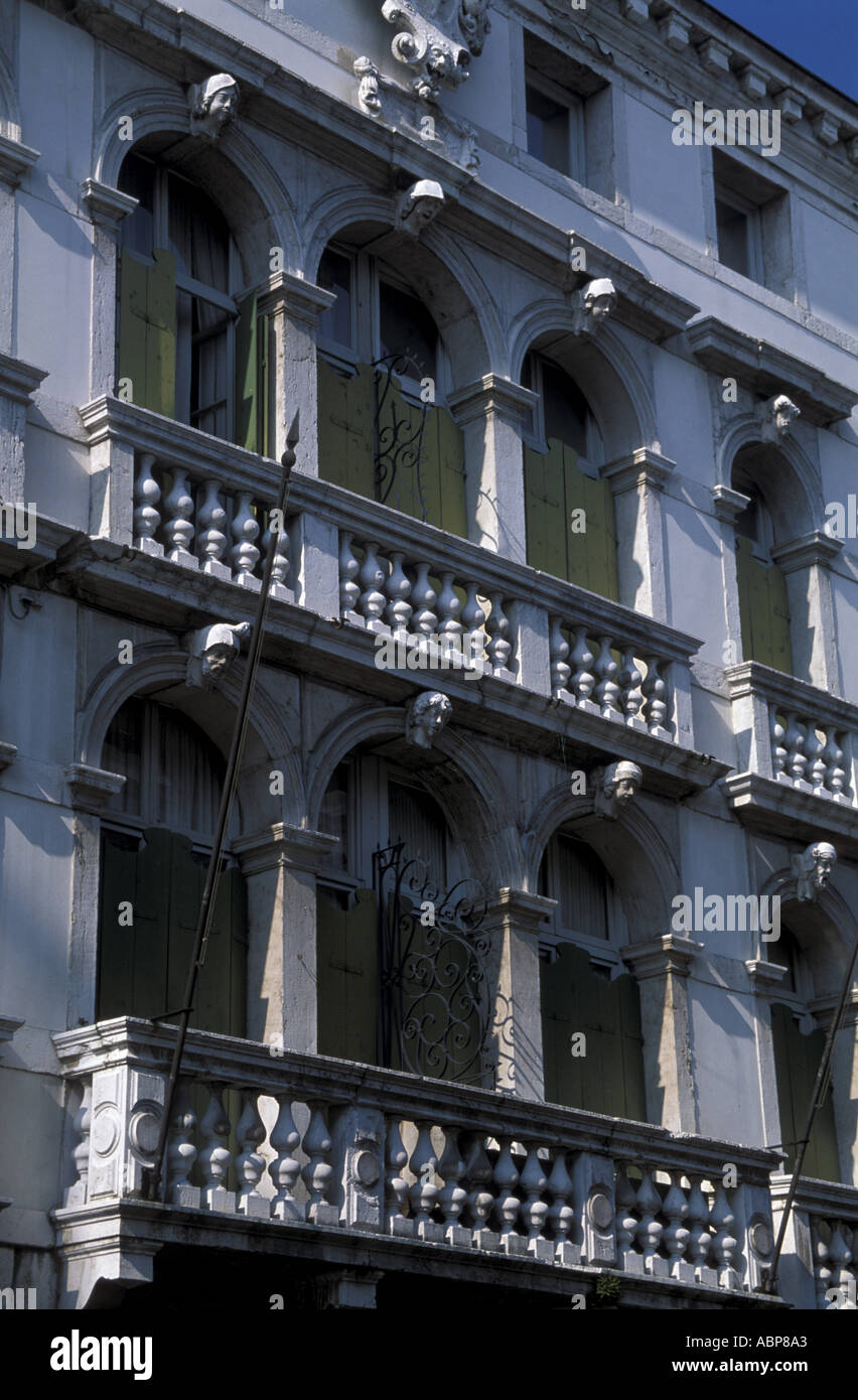 Historic palace hi-res stock photography and images - Alamy