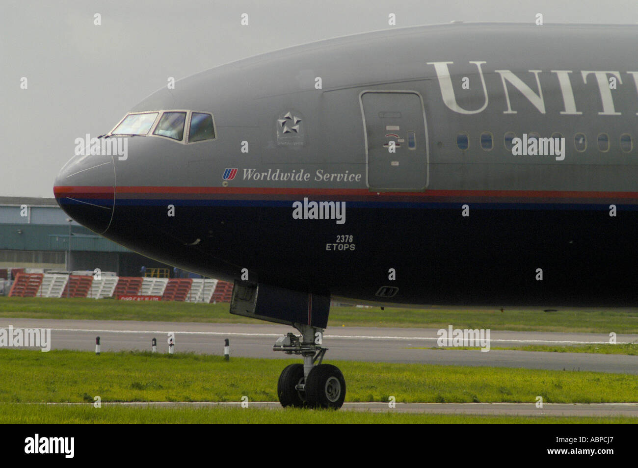 United Airlines airliner taxiing at Heathrow Airport London. Picture by Andrew Hasson May 18th 2006 Stock Photo