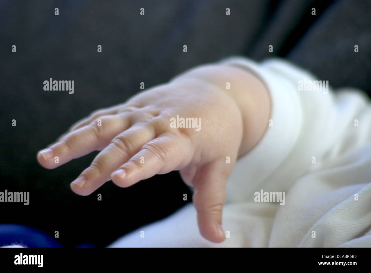normal hand movements 3 month old baby