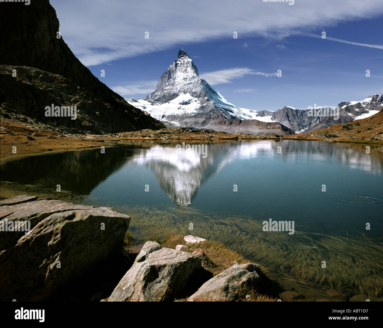 CH - SWITZERLAND: The Matterhorn and lake Riffelsee in foregound Stock Photo