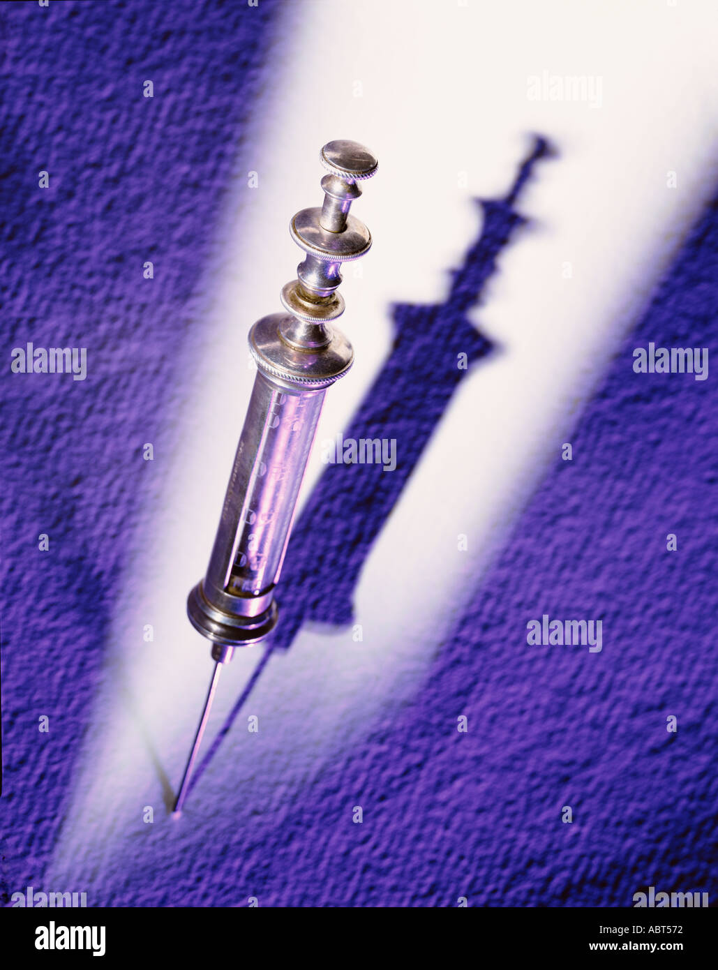 old fashioned syringe Stock Photo - Alamy