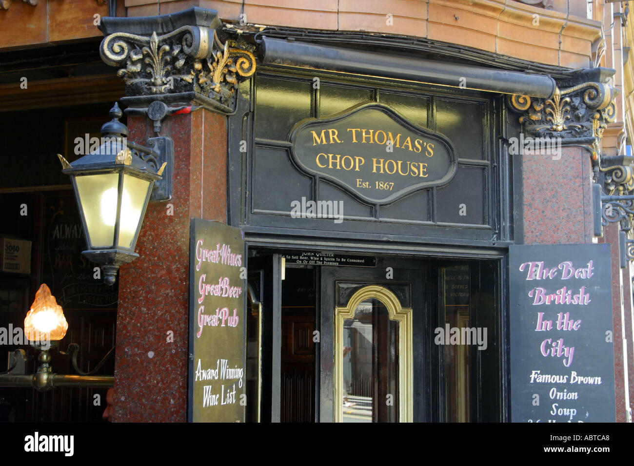 Mr Thomas s Chop House Victorian bar and restaurant Cross Street Manchester UK Stock Photo