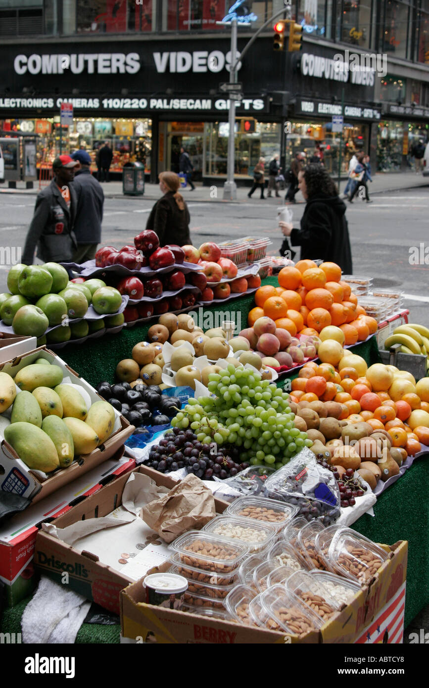 New York City,NY NYC,Manhattan,7th Avenue,West 50th Street,produce,fruit,vegetable,vegetables,food,stand,fruit,NY060405214 Stock Photo