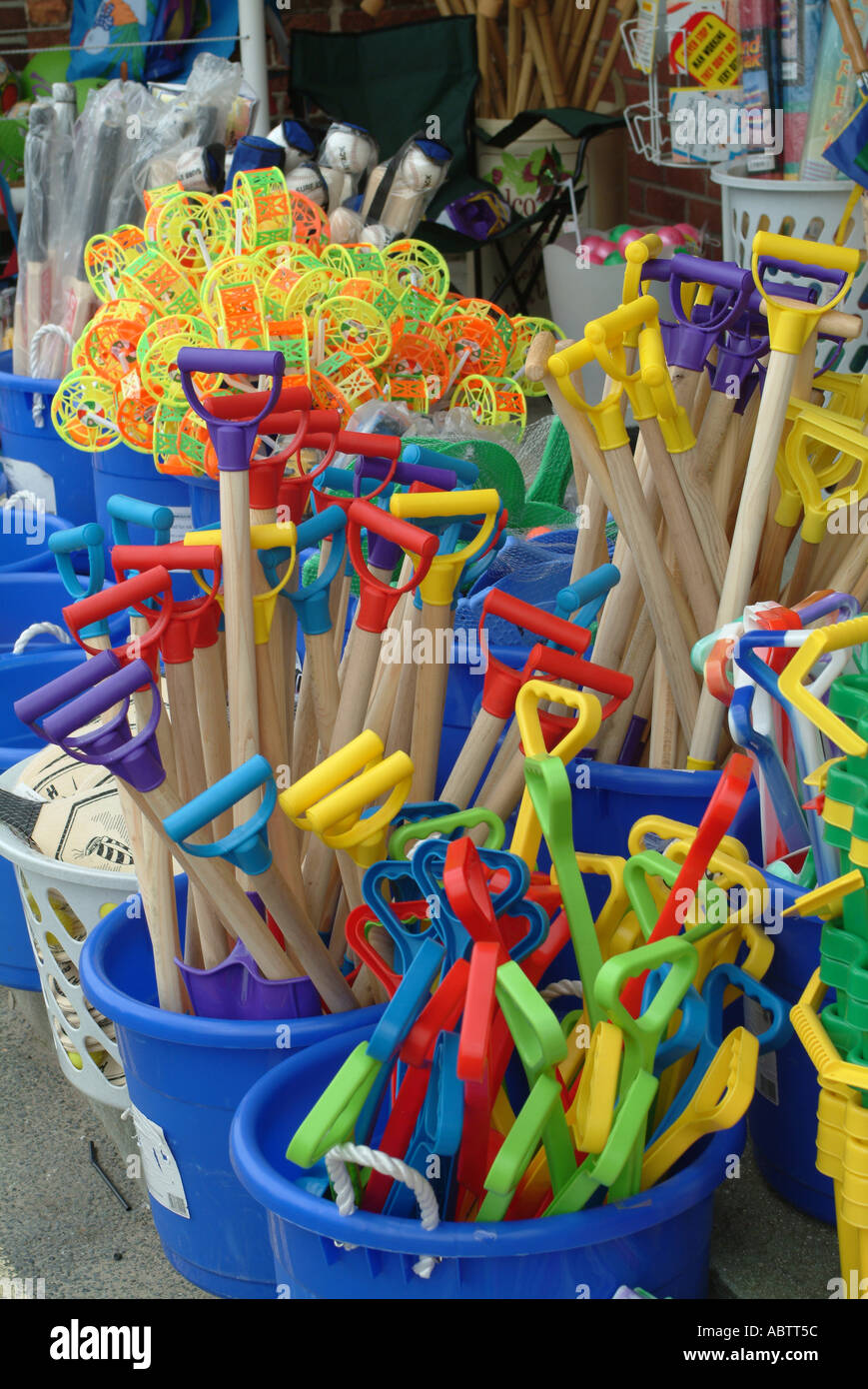 Children digging bucket and spades hires stock photography and images