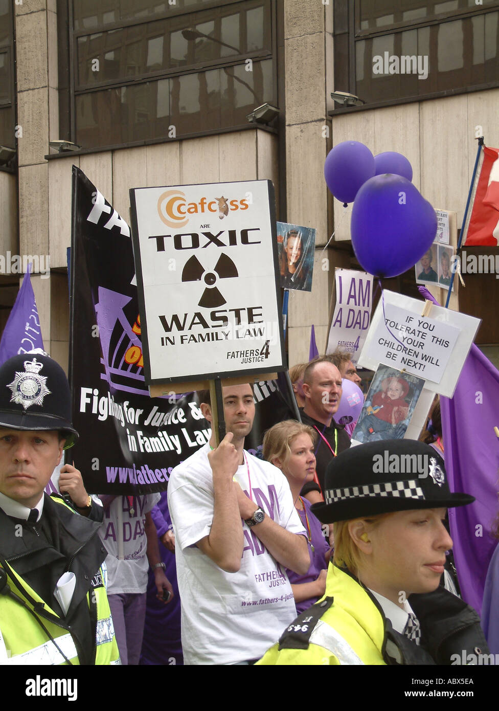 D day Fathers 4 Justice fathers day protest rally in London 2004 Stock