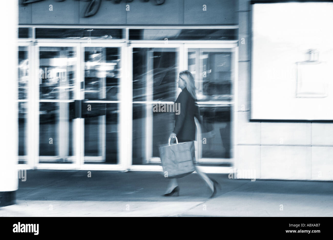 Woman rushing store hi-res stock photography and images - Alamy
