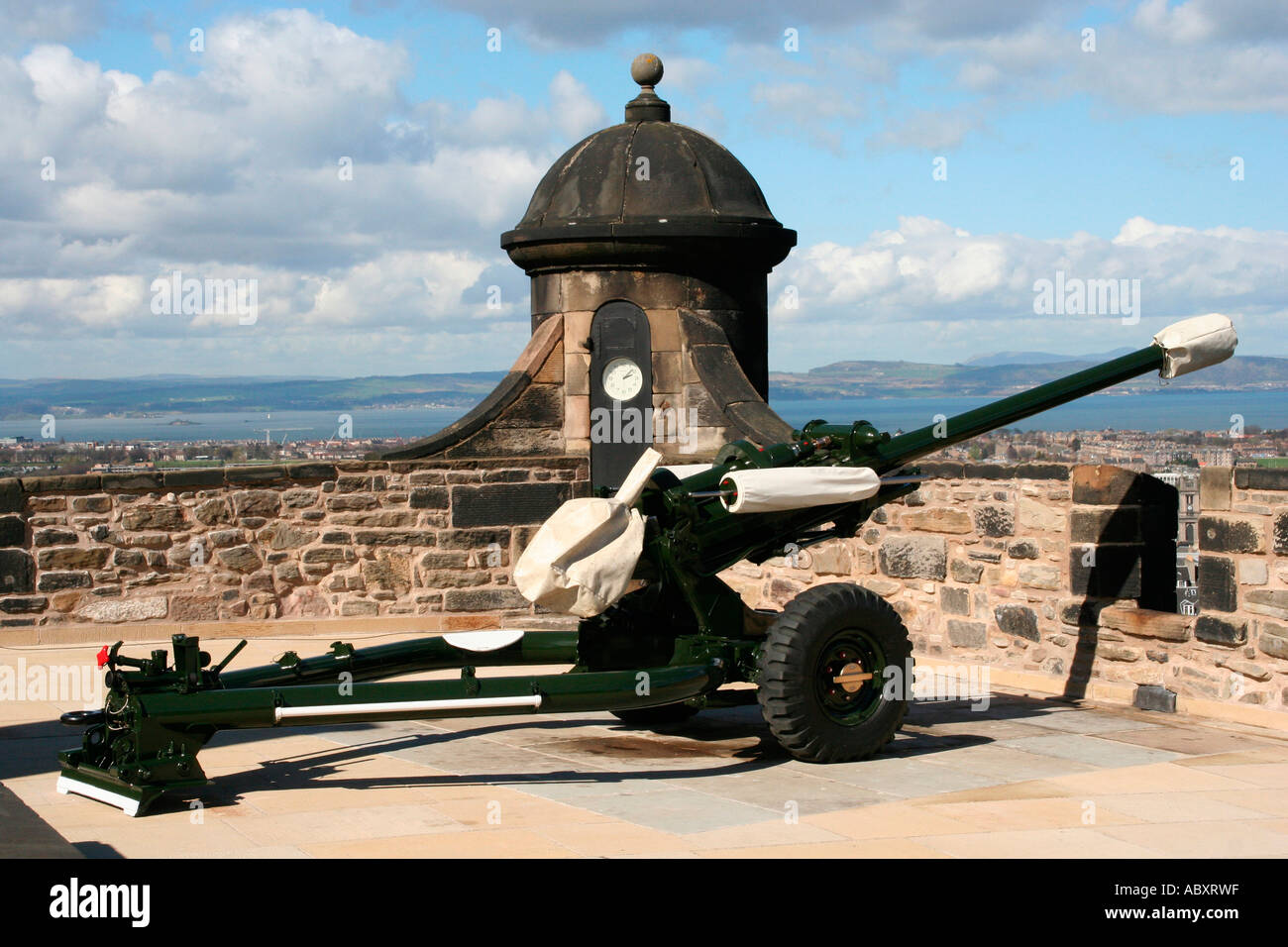 One o' clock gun hires stock photography and images Alamy
