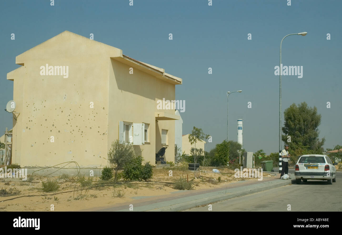 Isarel Gaza strip Gush Katif settlements Morag bullet impacts on the wall of a sttler s house facing the city of rafah Stock Photo