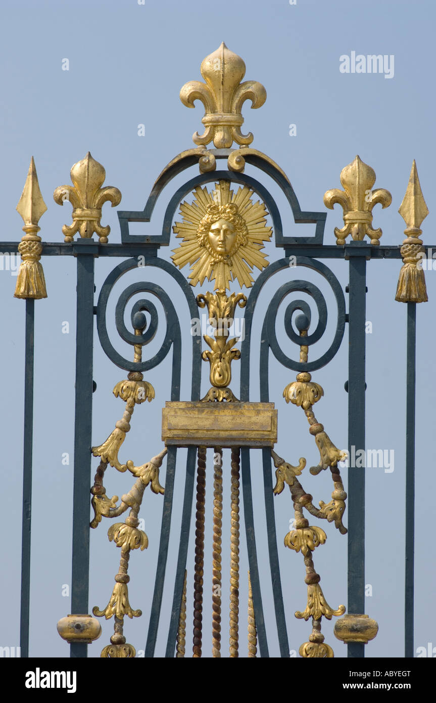 Symbol of Louis XIV the Sun King on the golden gate of Versailles Castle  Stock Photo - Alamy