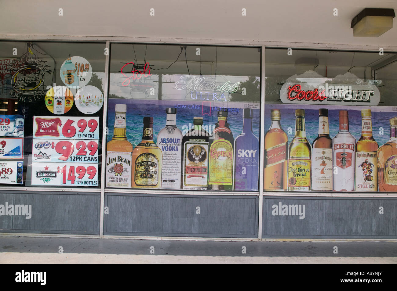 A window display advertising different liquors for sale Stock Photo