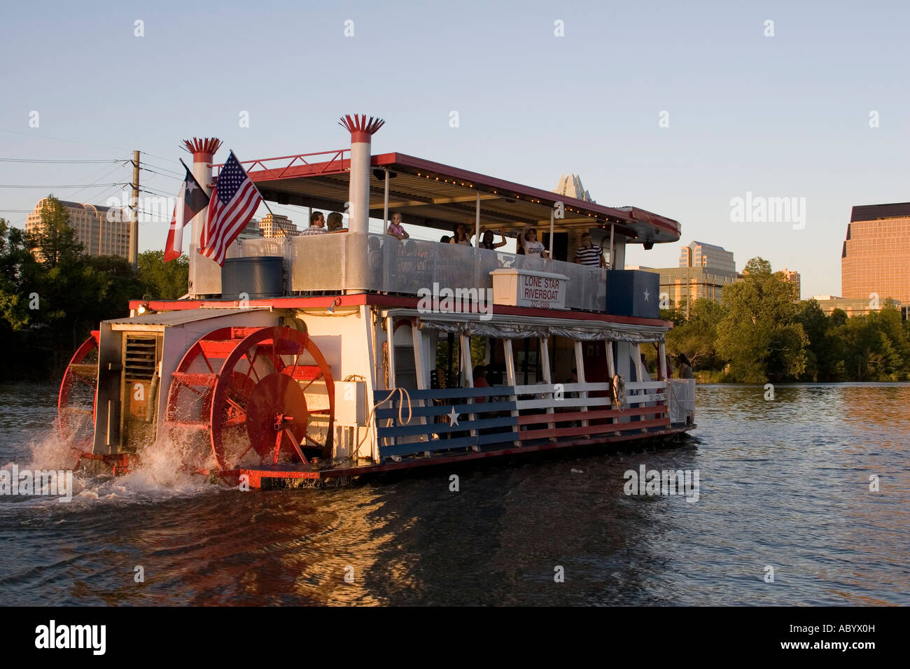 Paddle Wheel Riverboat On River Stock Photos & Paddle Wheel Riverboat