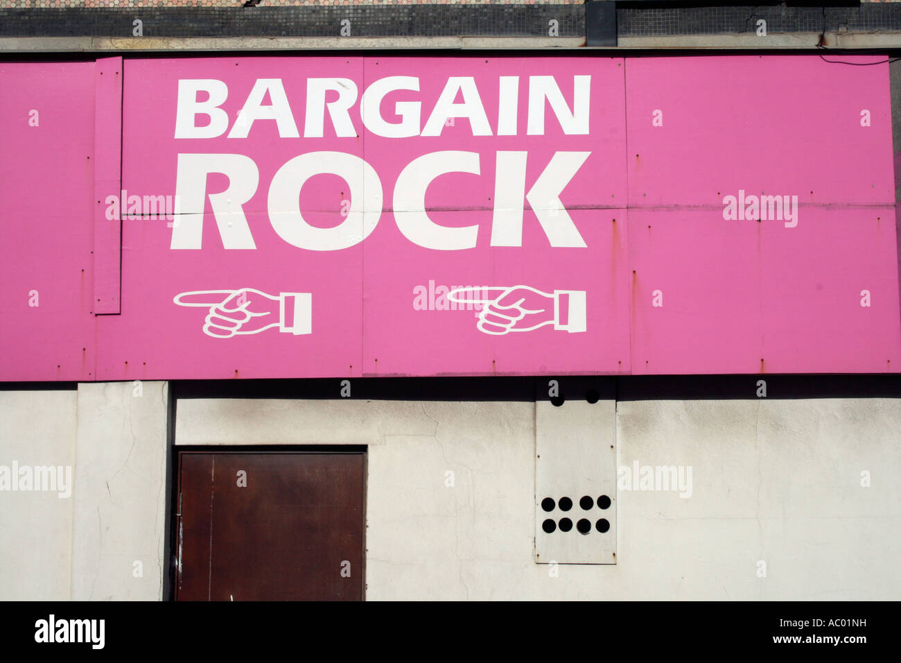 Bargain Rock Shop in Blackpool. Photograph by Kim Craig Stock Photo Alamy