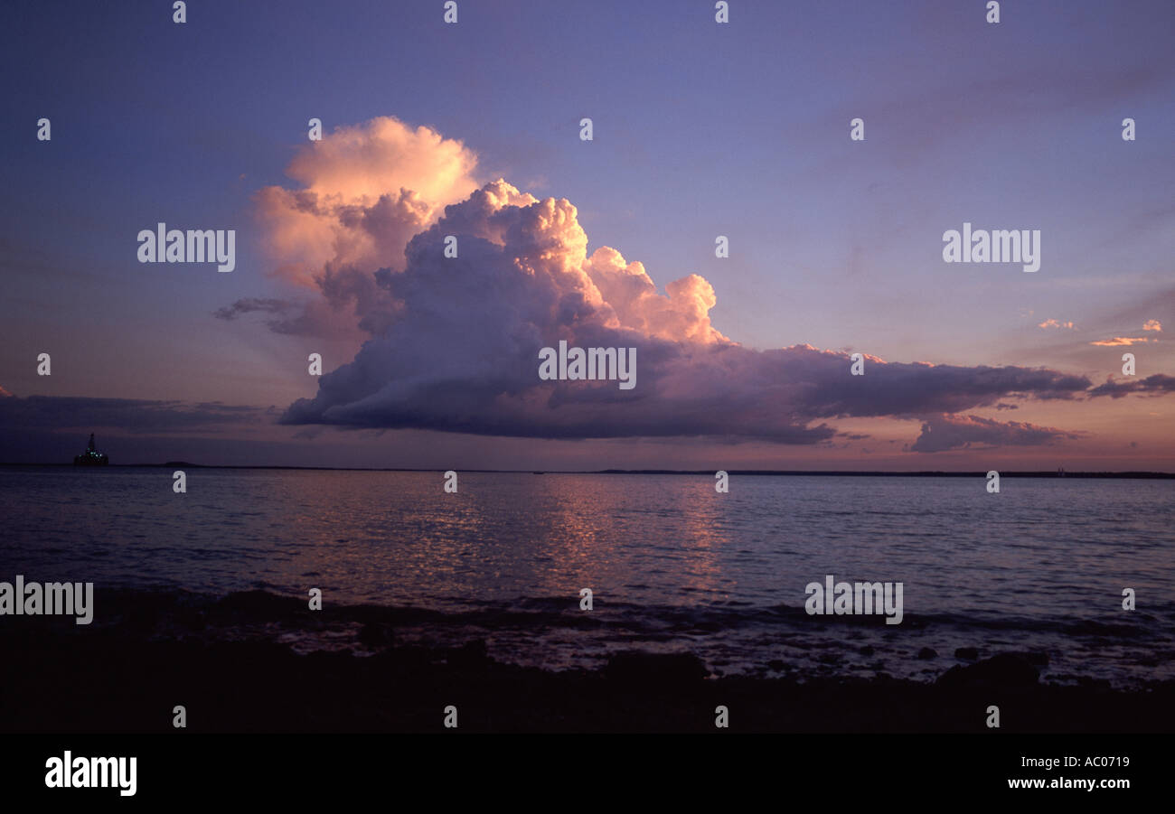Darwin oil rig hi-res stock photography and images - Alamy
