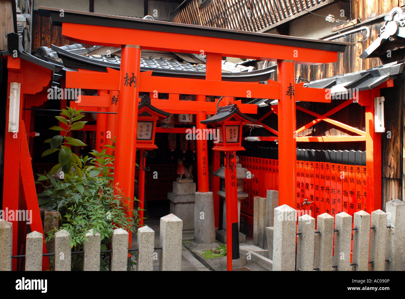 A small shrine in a backstreet of the Gion district of Kyoto Stock