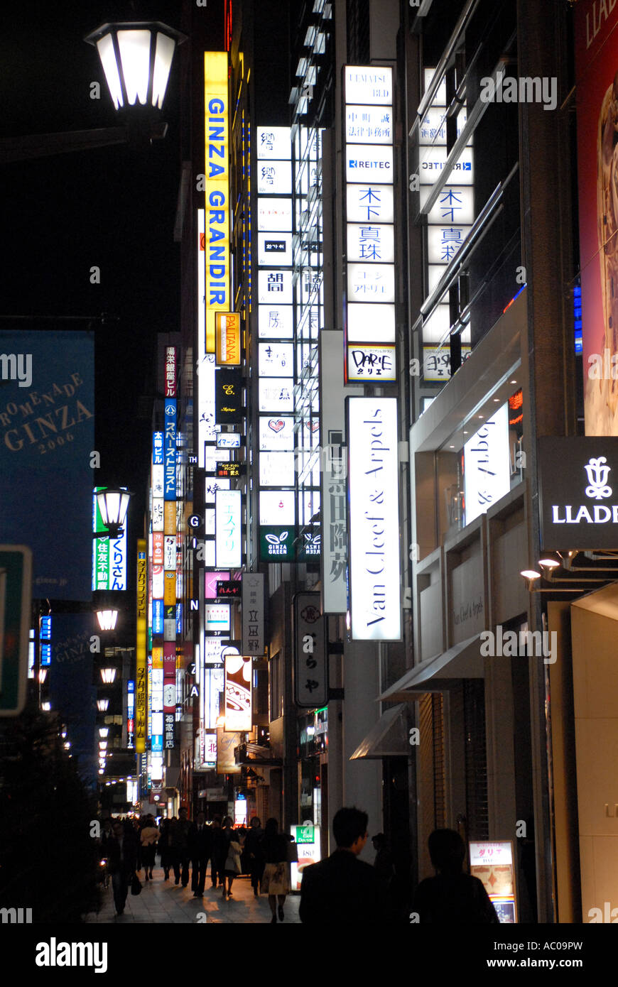 Downtown tokyo hi-res stock photography and images - Alamy