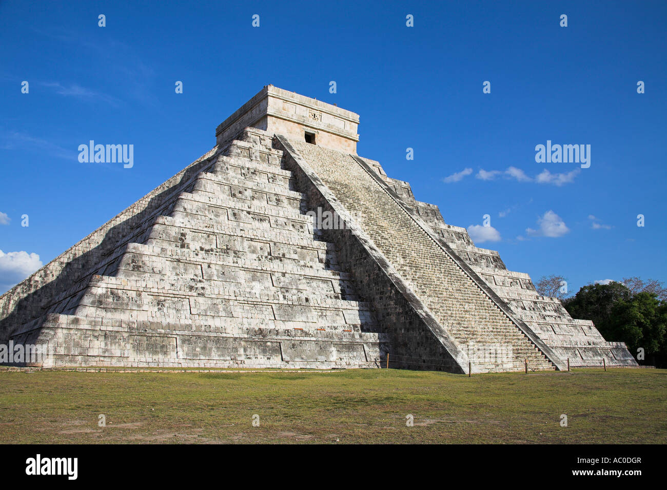 El Castillo, Pyramid of Kukulkan, Chichen Itza Archaeological Site ...