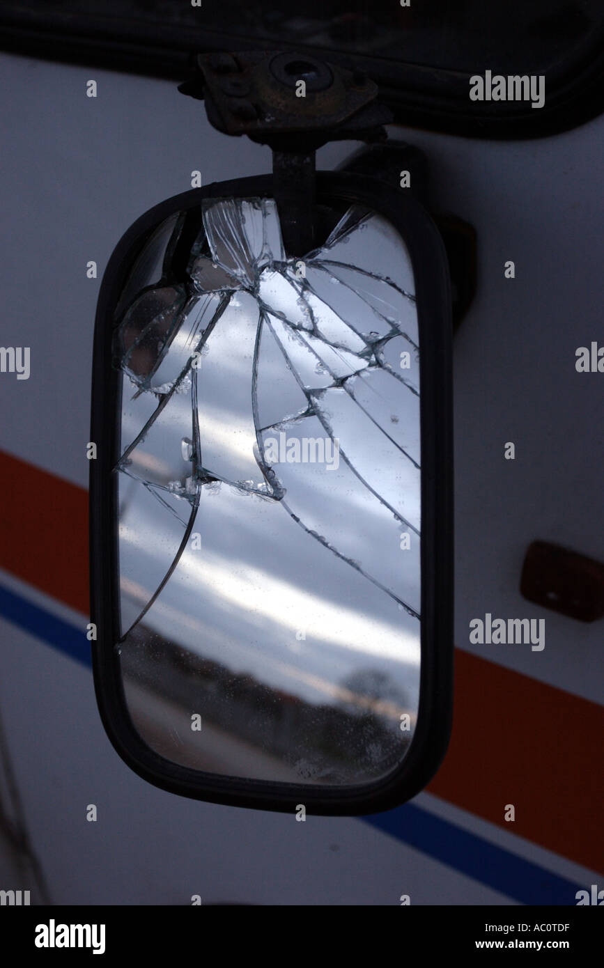 Broken wing mirror hires stock photography and images Alamy