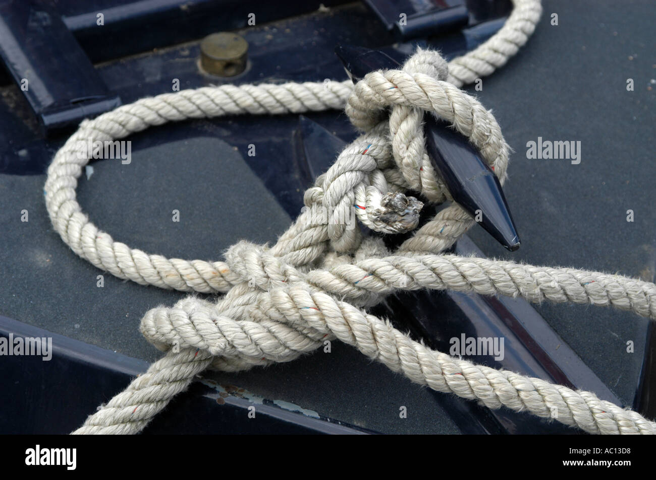 Half hitch knot hi-res stock photography and images - Alamy