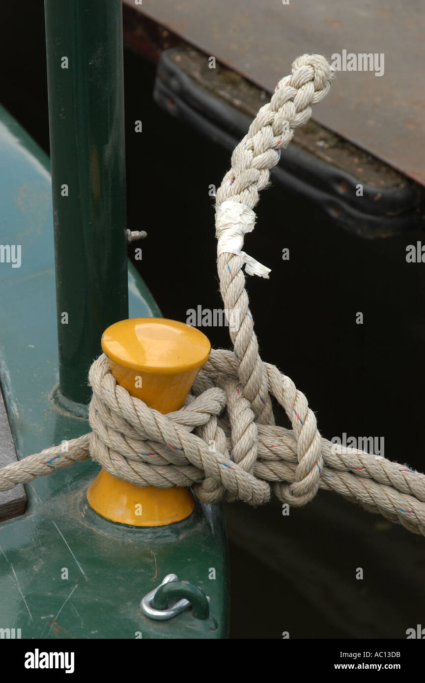 Knot on a canal boat rope Stock Photo Alamy
