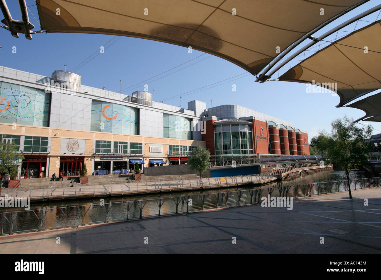 reading town centre the oracle shopping centre development by the river