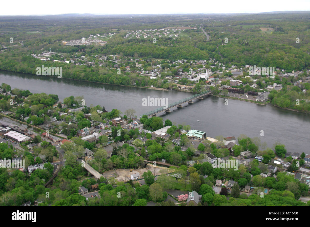 The new hope lambertville bridge hires stock photography and images